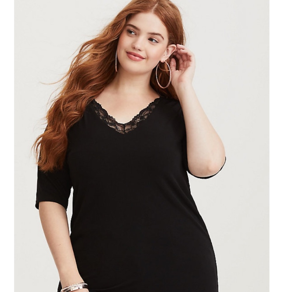 Torrid lace V neck shirt size 00